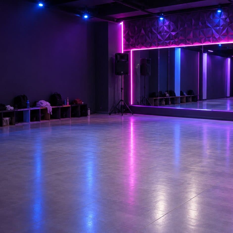 Salón de ensayo de Dreamerz con espejo de pared completa